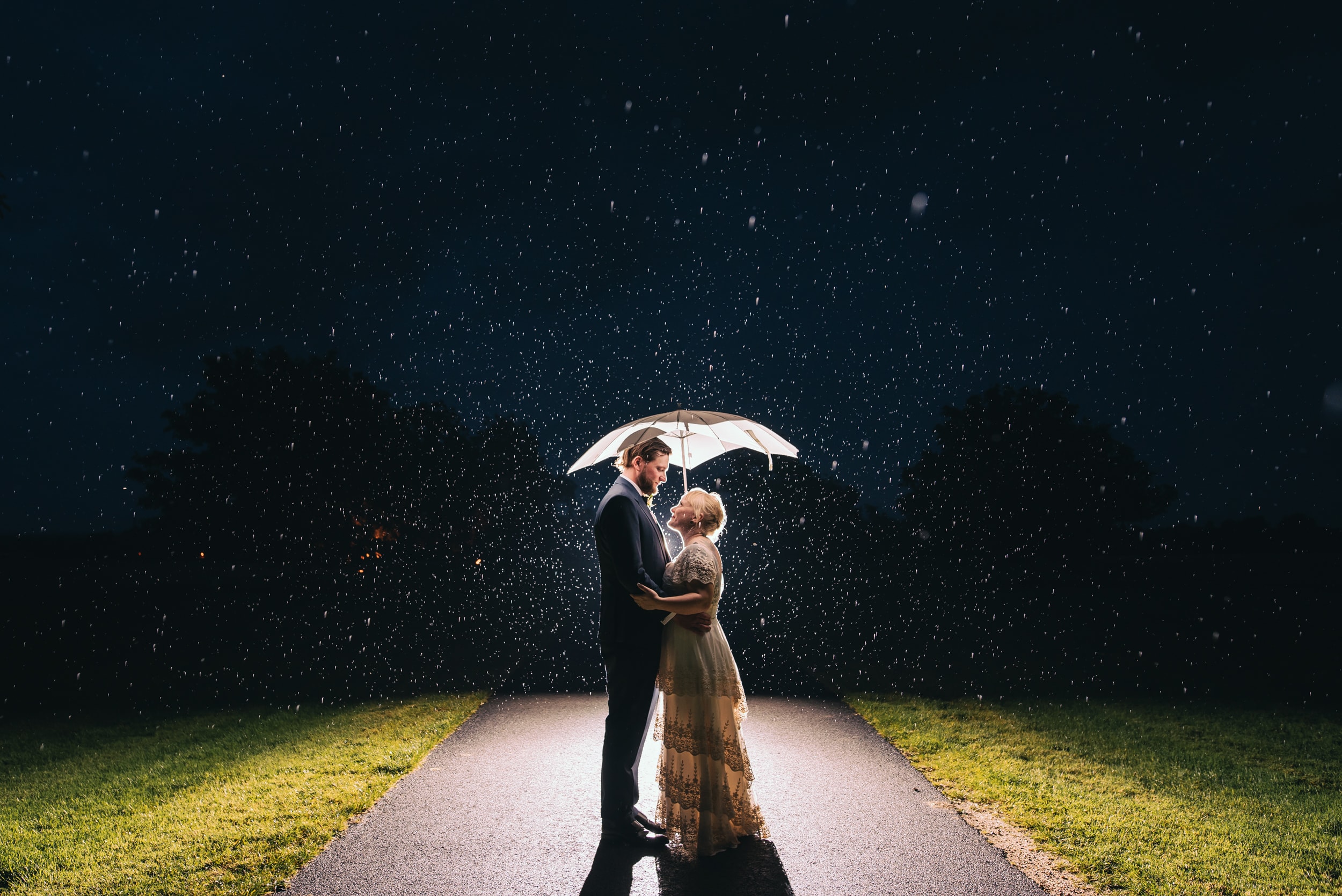 wedding photos with umbrella